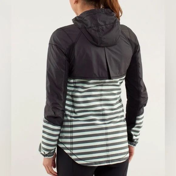 L-105 🍋 Lululemon 🍋 Run: Get Up And Glow Jacket *Reflective 360 - Picture 2 of 12